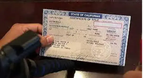 Cómo llenar un título de carro